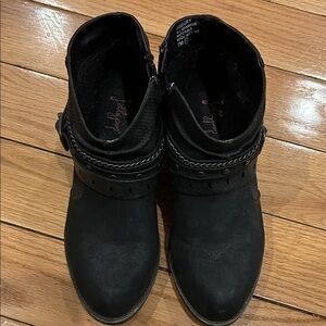 Jellypop Black Ankle Boots with Chain Accent